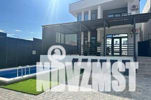 Дом 180м&sup2;, 2-этажный, посуточно, 