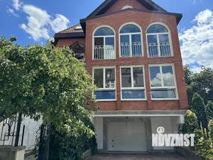 Дом 120м&sup2;, 3-этажный, посуточно, 