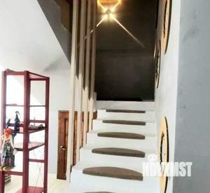 Дом 200м&sup2;, 2-этажный, на длительный срок, 