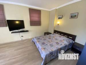 Дом 55м&sup2;, 3-этажный, посуточно, 