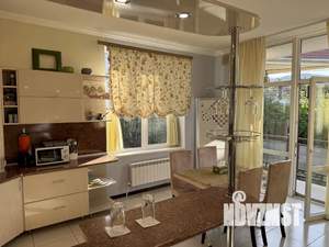 Дом 200м&sup2;, 2-этажный, посуточно, 