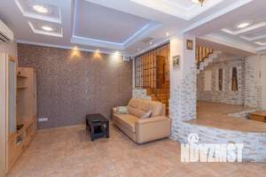 Дом 255м&sup2;, 2-этажный, посуточно, 