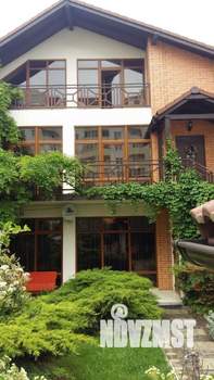 Дом 240м&sup2;, 3-этажный, на длительный срок, 