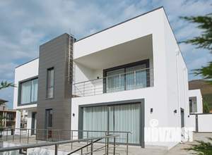 Дом 240м&sup2;, 2-этажный, посуточно, 