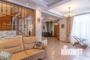 Дом 255м&sup2;, 2-этажный, посуточно, 