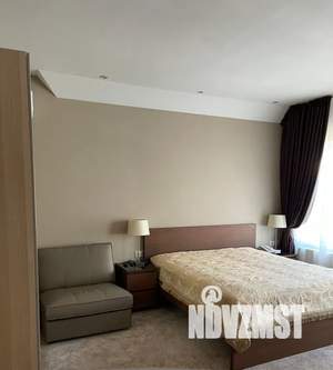 Дом 440м&sup2;, 3-этажный, посуточно, 