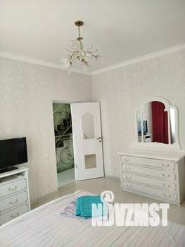 Дом 250м&sup2;, 3-этажный, посуточно, 