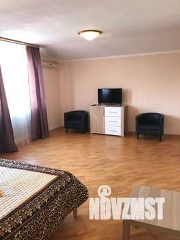 Дом 200м&sup2;, 2-этажный, посуточно, 