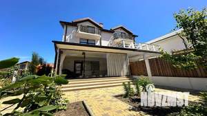 Дом 139м&sup2;, 3-этажный, посуточно, 