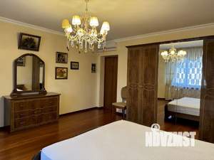 Дом 350м&sup2;, 2-этажный, посуточно, 