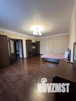 Дом 160м&sup2;, 3-этажный, посуточно, 