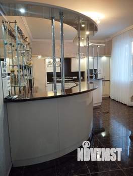 Дом 180м&sup2;, 2-этажный, посуточно, 