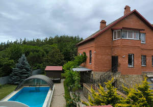 Дом 250м&sup2;, 3-этажный, участок 14 сот.  