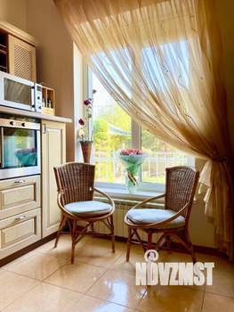 Дом 400м&sup2;, 3-этажный, участок 7 сот.  