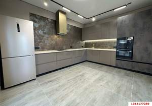 Дом 275м&sup2;, 3-этажный, участок 3 сот.  