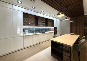 Дом 237м&sup2;, 3-этажный, участок 10 сот.  