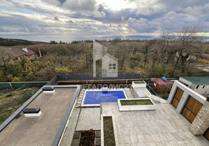 Дом 252м², 3-этажный, участок 7 сот.  