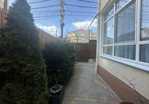 Дом 140м&sup2;, 3-этажный, участок 1 сот.  