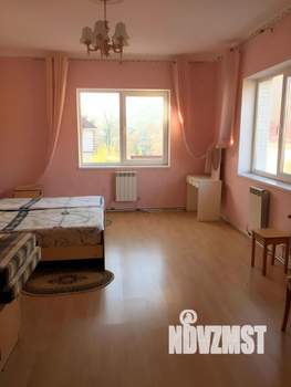 Дом 560м², 3-этажный, участок 8 сот.  