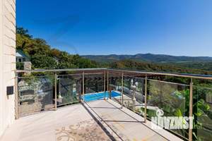 Дом 146м&sup2;, 3-этажный, участок 4 сот.  