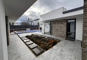 Дом 252м², 3-этажный, участок 7 сот.  