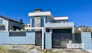 Дом 220м&sup2;, 2-этажный, участок 4 сот.  