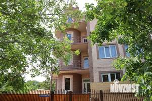 Дом 640м², 3-этажный, участок 5 сот.  