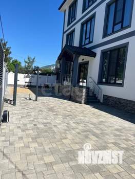 Дом 497м&sup2;, 3-этажный, участок 6 сот.  