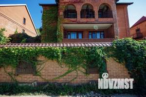 Дом 421м&sup2;, 3-этажный, участок 7 сот.  