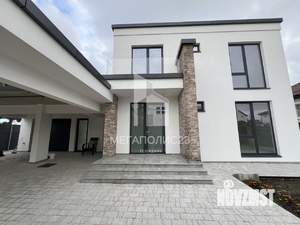 Дом 252м&sup2;, 3-этажный, участок 7 сот.  