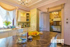 Дом 700м², 3-этажный, участок 0 сот.  