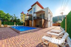 Дом 325м&sup2;, 3-этажный, участок 10 сот.  