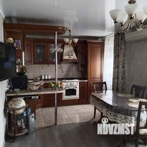 Дом 204м&sup2;, 3-этажный, участок 6 сот.  