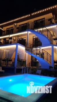 Дом 622м&sup2;, 3-этажный, участок 6 сот.  