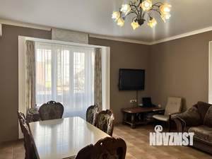 Коттедж 295м&sup2;, 3-этажный, участок 4 сот.  