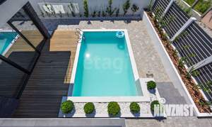 Дом 227м&sup2;, 2-этажный, участок 4 сот.  