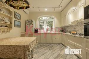 Дом 232м&sup2;, 3-этажный, участок 4 сот.  