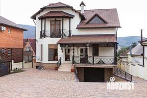 Дом 381м&sup2;, 3-этажный, участок 13 сот.  