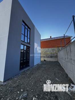 Дом 240м&sup2;, 3-этажный, участок 4 сот.  