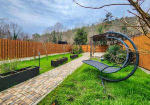 Дом 186м&sup2;, 3-этажный, участок 4 сот.  