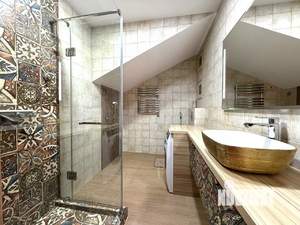 Дом 237м&sup2;, 3-этажный, участок 10 сот.  