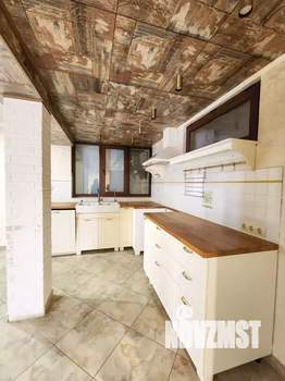 Дом 186м&sup2;, 3-этажный, участок 4 сот.  