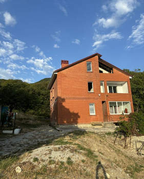 Дом 250м&sup2;, 3-этажный, участок 7 сот.  