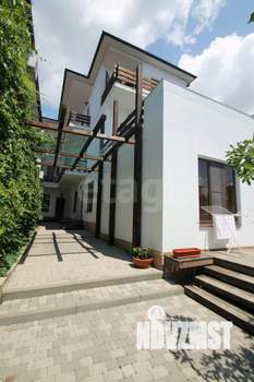 Дом 349м&sup2;, 3-этажный, участок 5 сот.  