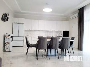 Дом 181м&sup2;, 2-этажный, участок 4 сот.  