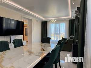 Дом 305м², 3-этажный, участок 4 сот.  