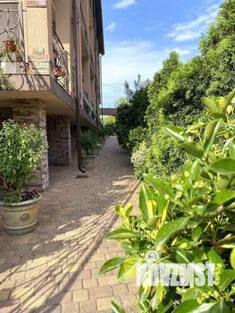 Дом 600м&sup2;, 3-этажный, участок 7 сот.  