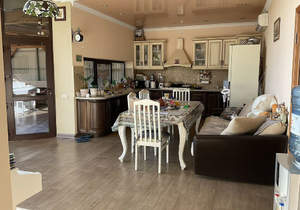 Дом 324м&sup2;, 2-этажный, участок 7 сот.  