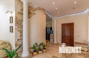 Коттедж 310м&sup2;, 2-этажный, участок 6 сот.  