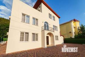 Дом 325м&sup2;, 3-этажный, участок 10 сот.  